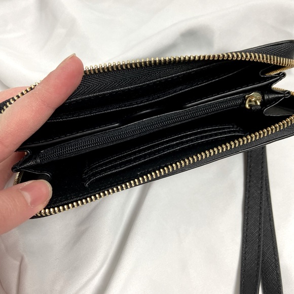 NEW Michael Kors Black Leather Wristlet Wallet - Picture 4 of 9